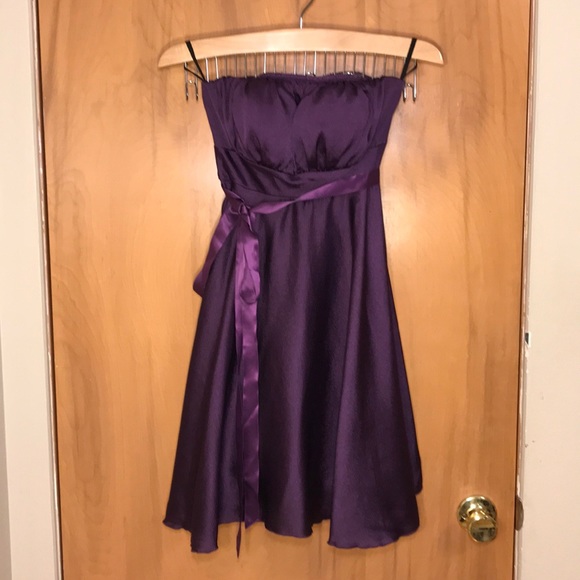 Women’s Dress - Picture 5 of 10